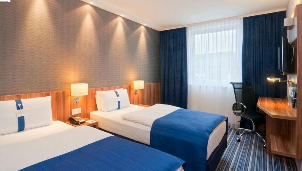 Holiday Inn Express Frankfurt City Hauptbahnhof Frankfurt am Main Bagian luar foto